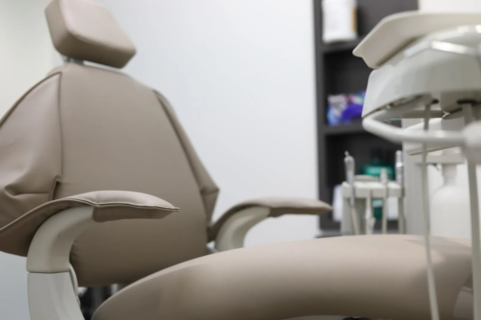 Metal-Free Dental Implants